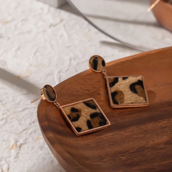 💛18K Gold plated animal earrings - Picture 4 of 6